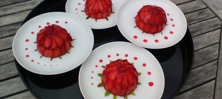 Fraises sur dôme mousse chocolat blanc et confit de fraises