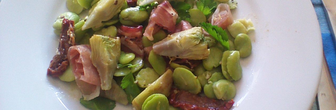 Salade fraîche de fèves aux coeurs d’artichauts et tomates confites